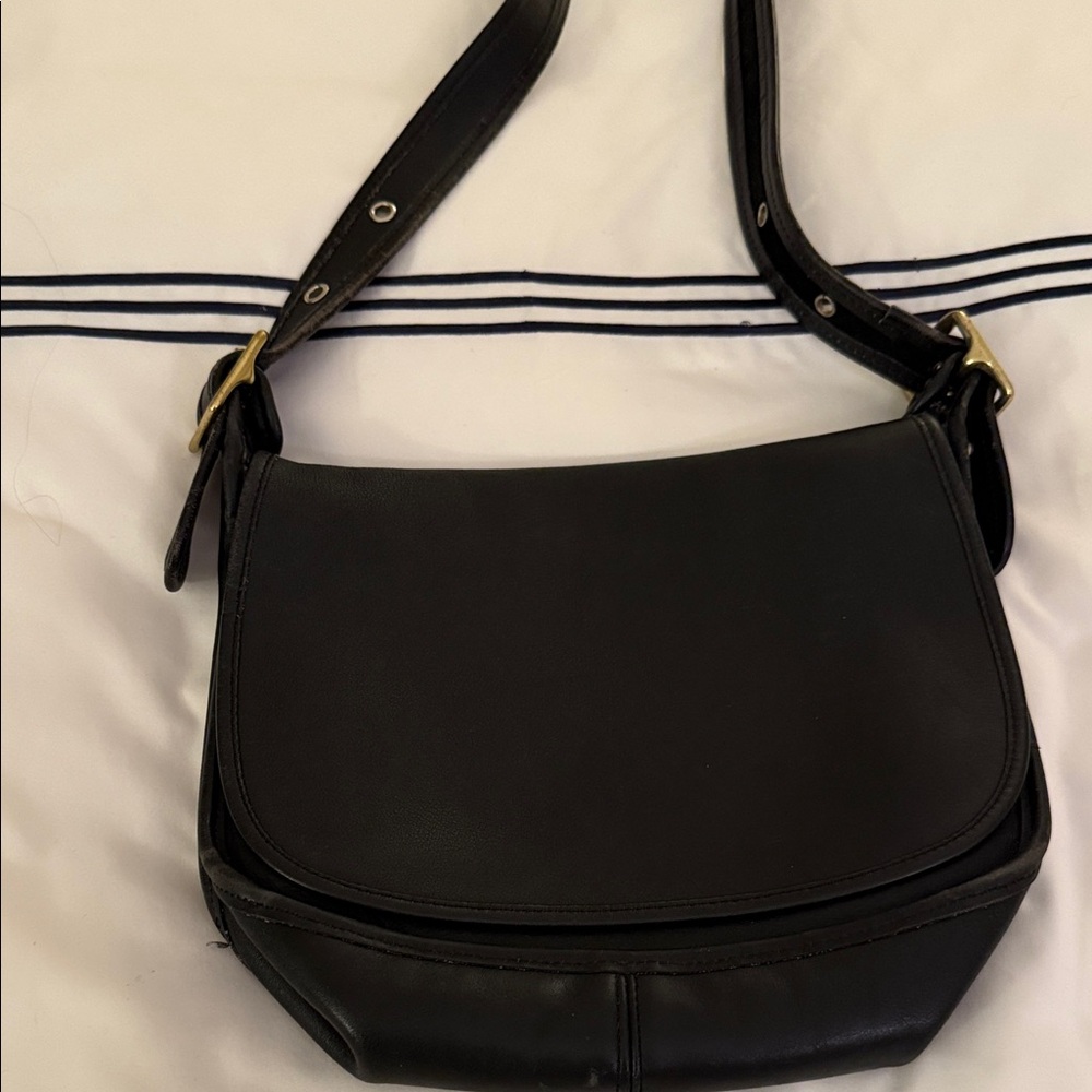 Vintage Coach Black Leather Shoulder Bag with hang tag